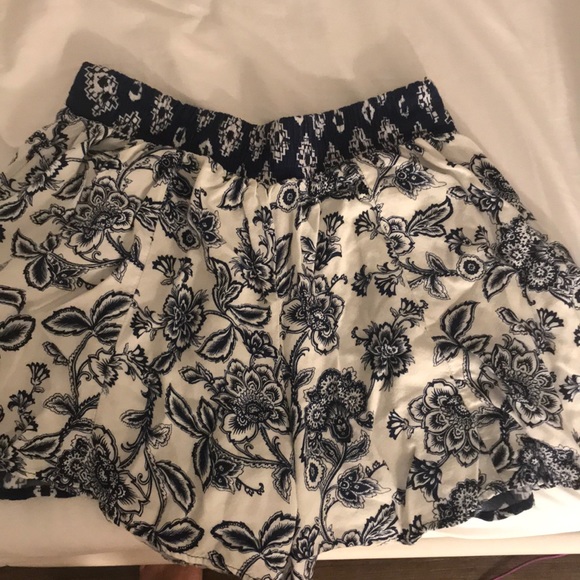 Pattern Shorts - Picture 4 of 5
